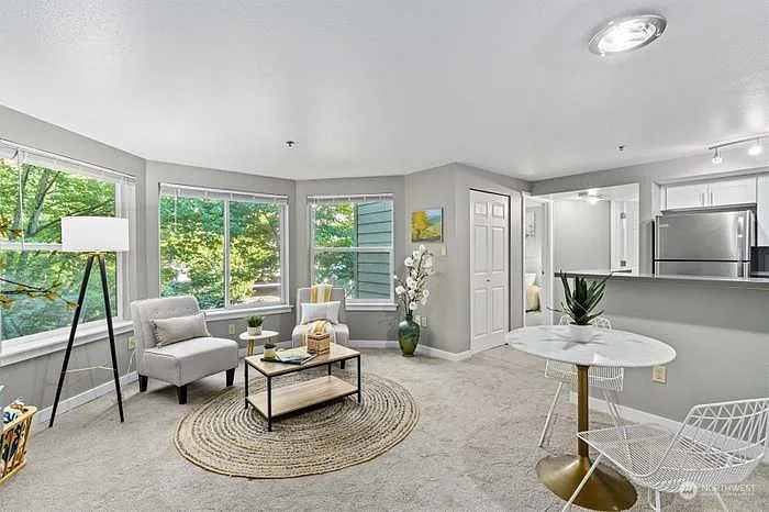 1 bed, 528 sqft, $2,100 — Photo 3