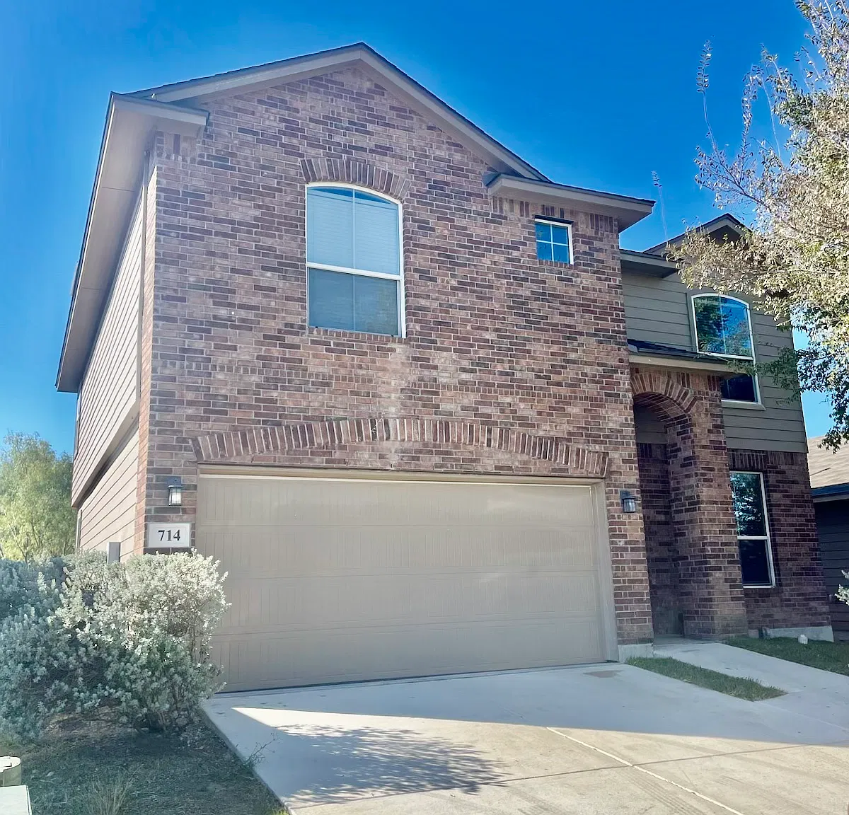 4 bed, 2111 sqft, $1,950 — Photo 1