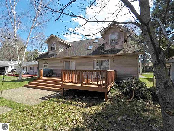 2nd image of 228 W Lake Dr