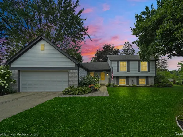 5075 Bayside Dr, Troy, MI 48098