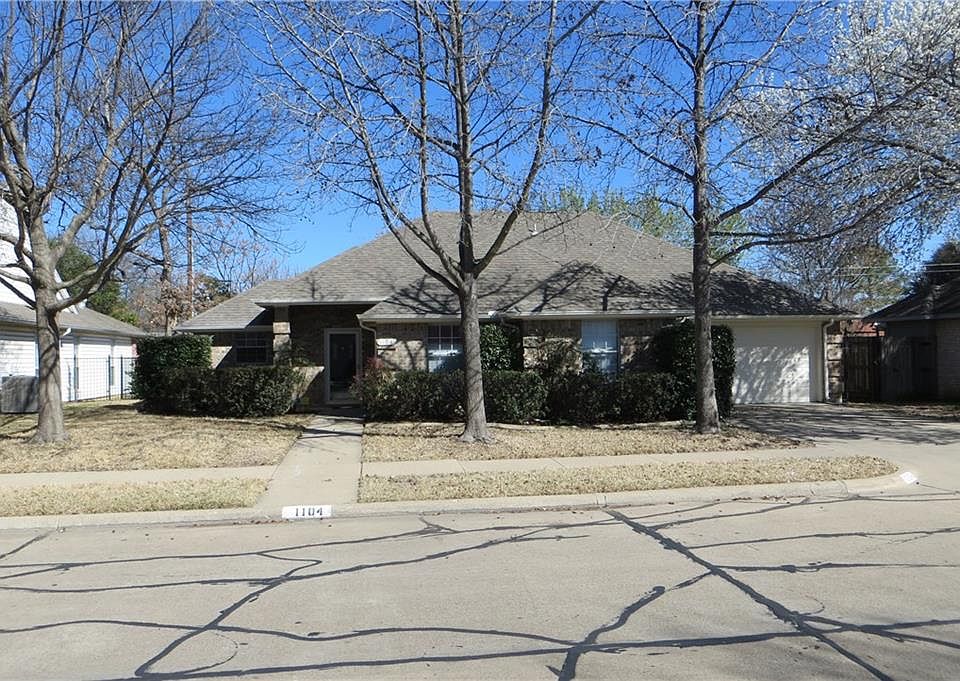1st image of 1104 Churchill Dr