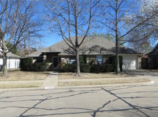 1104 Churchill Dr, Irving, TX 75060