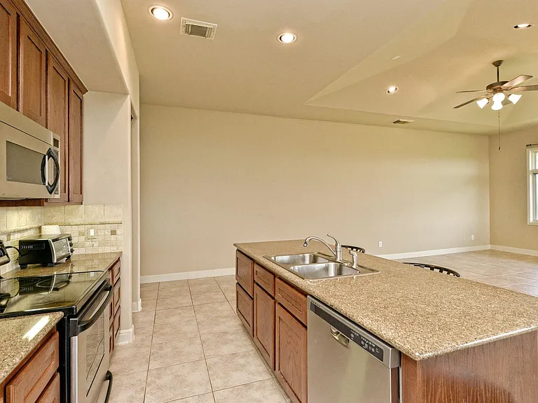 1908 Kahala Sunset Dr #H — Photo 9