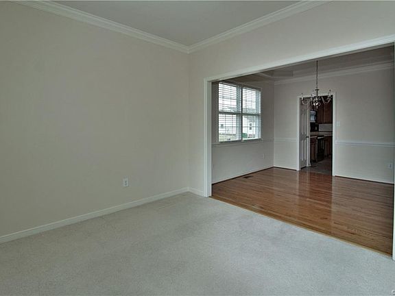 3rd image of 4128 Wisteria Ln