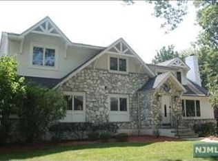 496 Sunderland Rd, Teaneck, NJ 07666