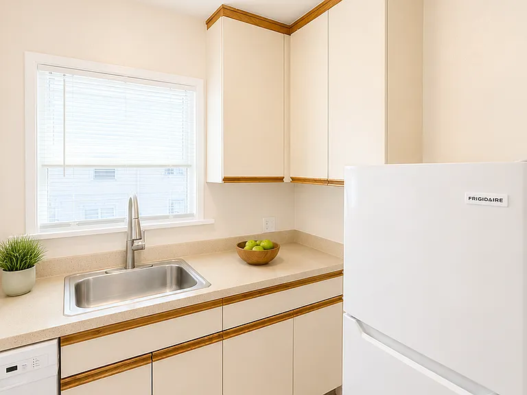 Town Manor Apartments — Photo 9