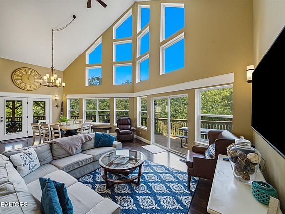 2nd image of 125 Flat Lake Cir