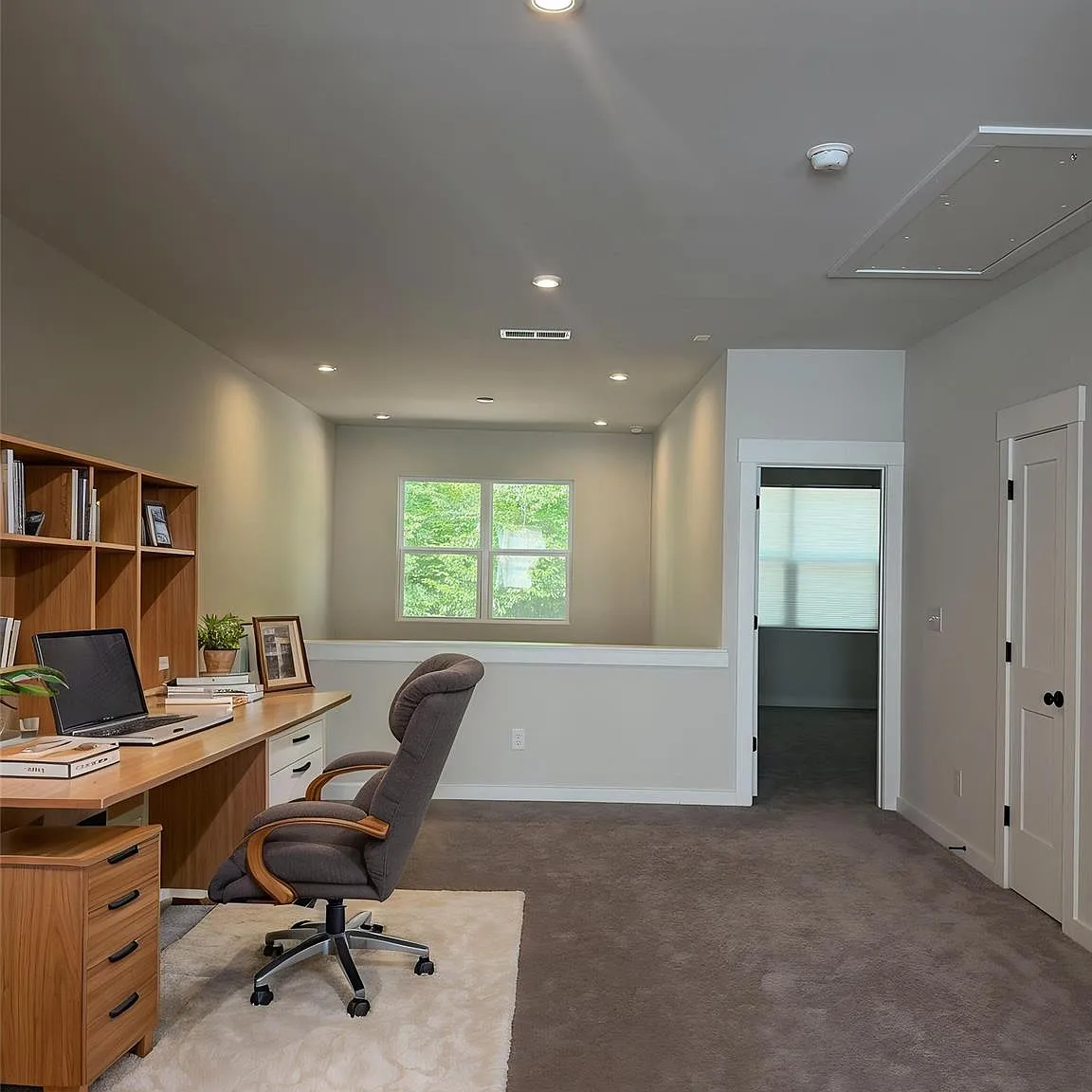 3 bed, 2.5 bath, 1708 sqft, $2,100 — Photo 2
