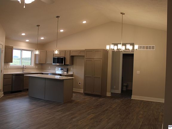 3rd image of 4910 Alma Pl