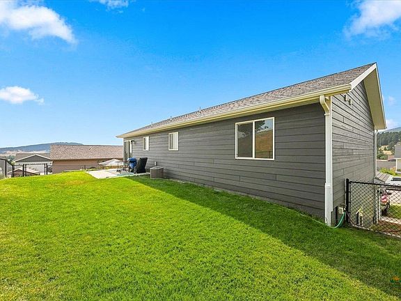 4th image of 2681 Meadow Dr
