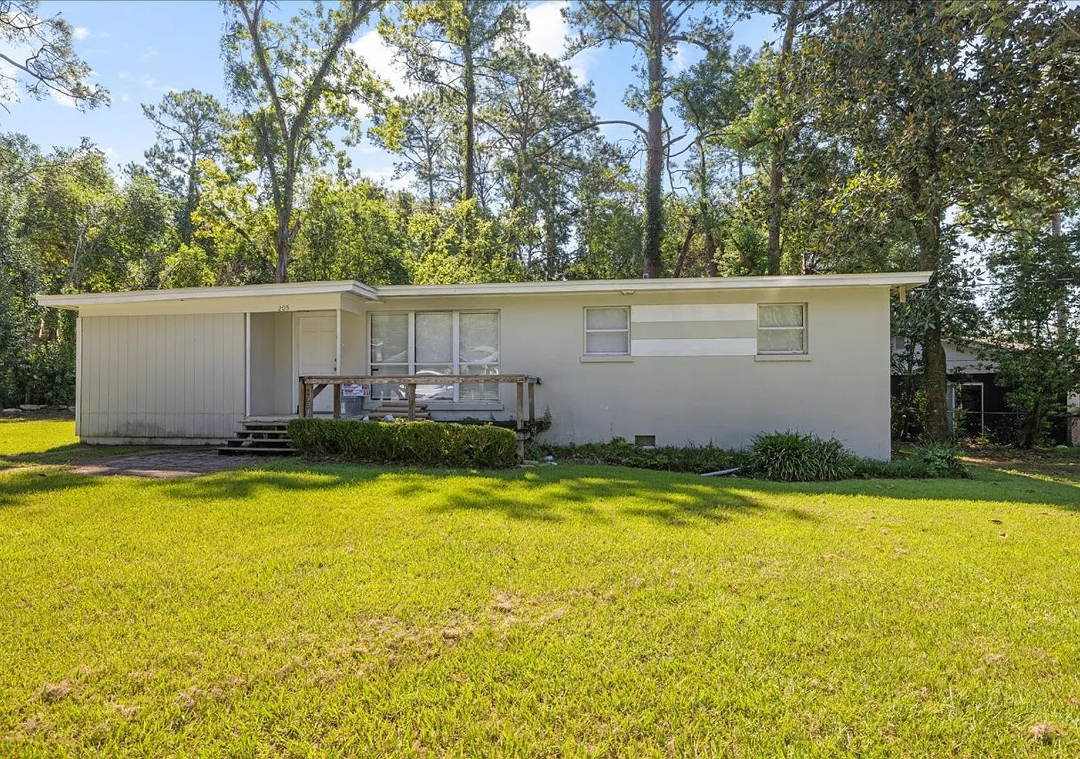 Beautiful 4 Bedroom House 5 Minutes away from FSU for 2027!! — Photo 1