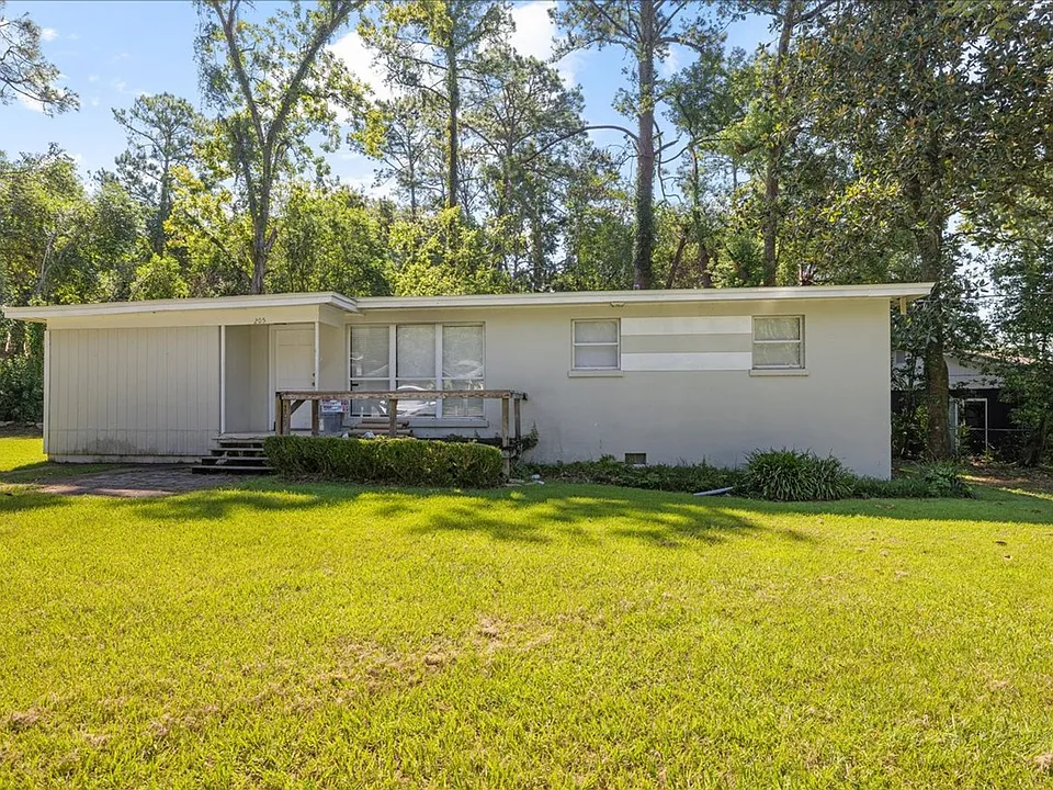 205 Juniper Dr