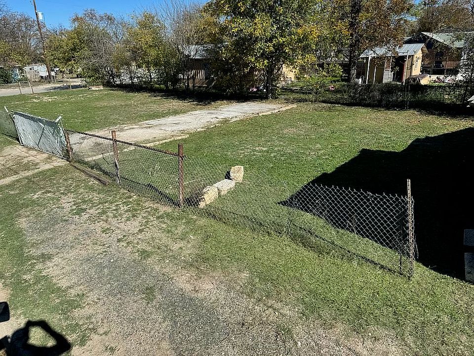 2nd image of 101 E Canales St