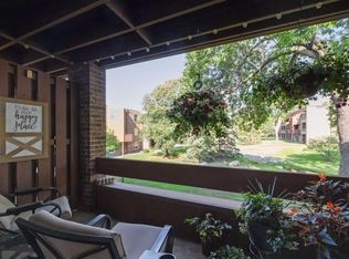 2240 Midland Grove Rd APT 203, Roseville, MN 55113