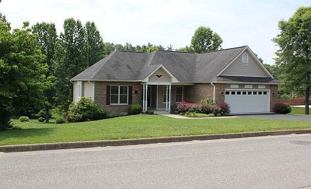 1st image of 105 Brookshire Dr
