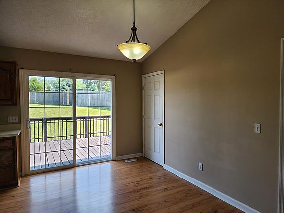 3rd image of 3255 Lindenwood Dr