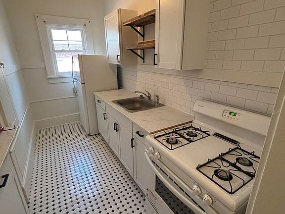 2nd image of 7 Murdock Ave Unit 4