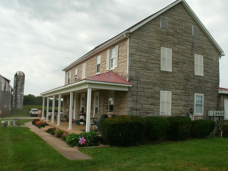 In 2 Story Colonial Farm House