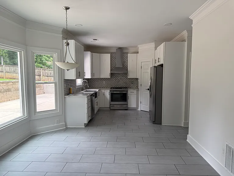 1805 Henderson Way — Photo 9