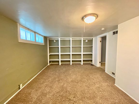 5th image of 419 E Myrtle St #Basement