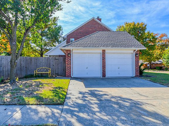 Dual Side Entry Garages