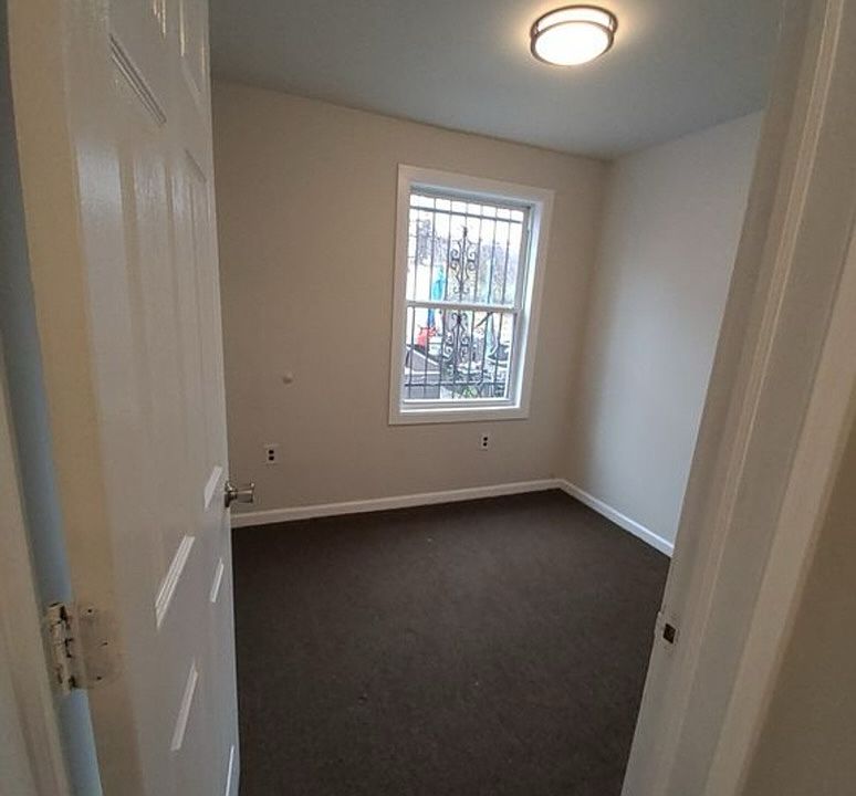 1st image of 319 E 1st Ave Floor 3