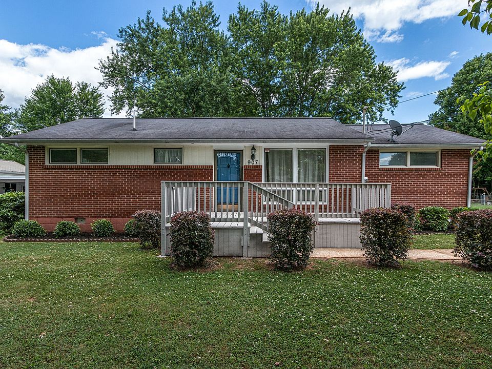 1st image of 907 Brookfield Dr