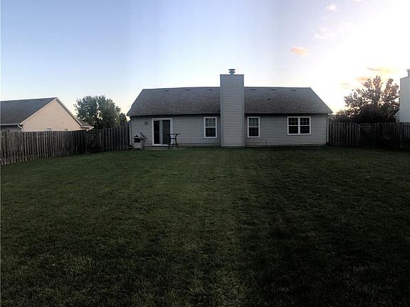 4th image of 304 E Quail Wood Ln