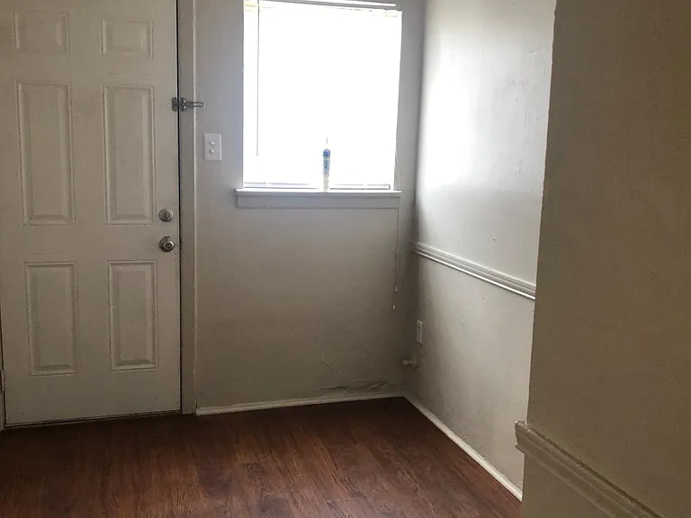 57 Mundt St #A — Photo 7