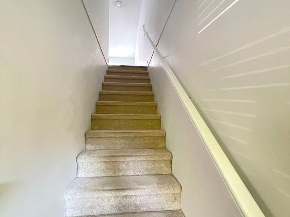 2 bedroom rental in Surrey — photo 15