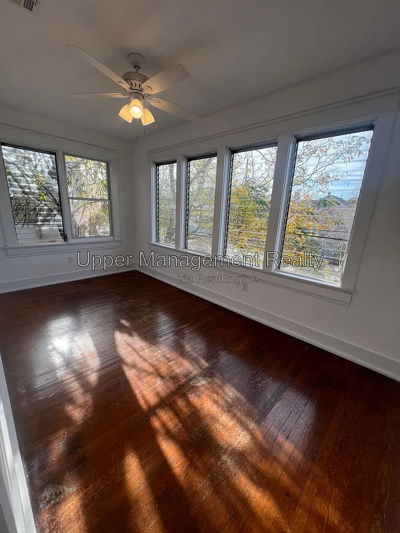 3 bed, 1.0 bath, 1300 sqft, $2,400 — Photo 4