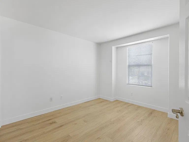 11349 Ferrara Ln — Photo 38