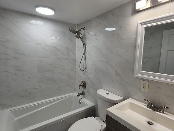 4th image of 131 Beach 122nd St #4F