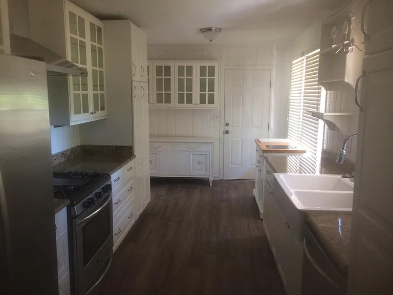 1806 Cheltenham Ln — Photo 1