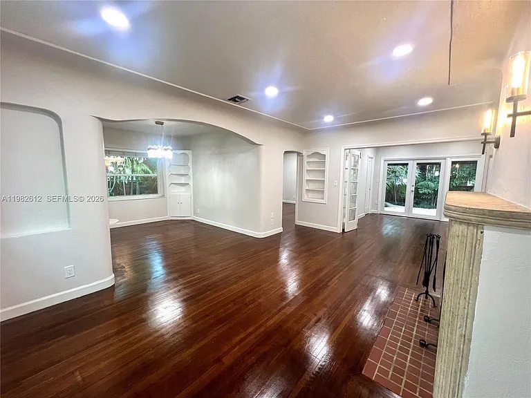1900 Tigertail Ave #1 — Photo 3