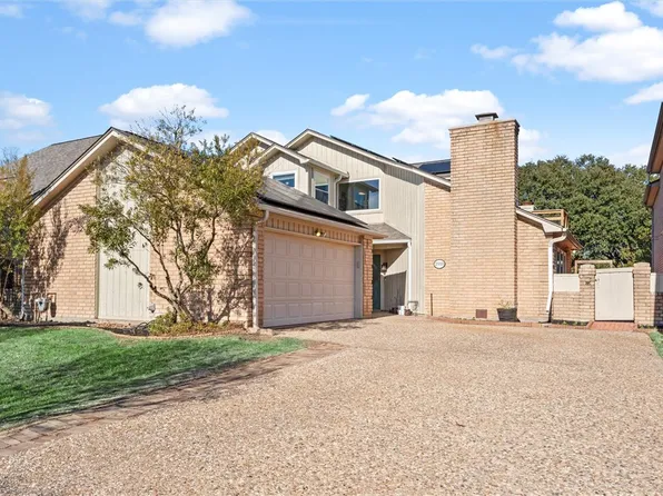2910 Broadmoor Dr, Bryan, TX 77802