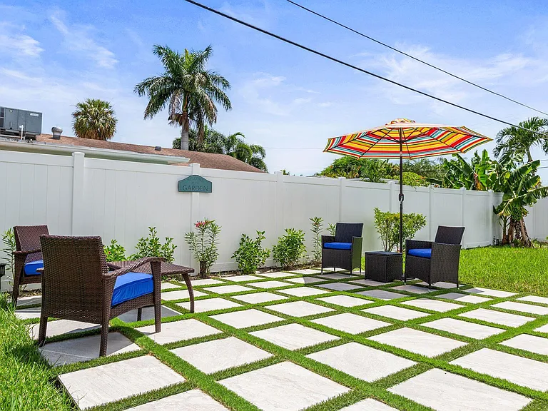 10044 Dasheen Ave — Photo 15