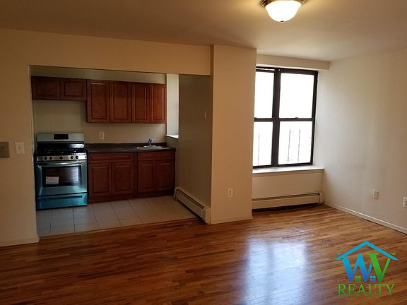 2nd image of 1315 Sheridan Ave #4C