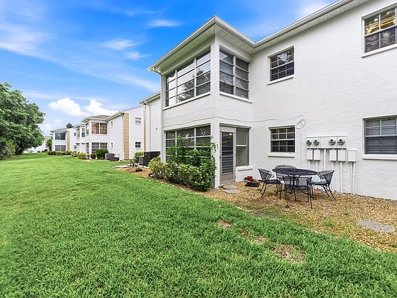 2nd image of 1514 Edgewater Cir APT 2