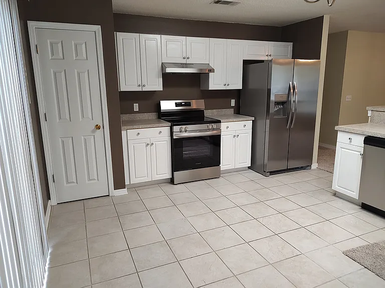 1050 Antigua Cir — Photo 5