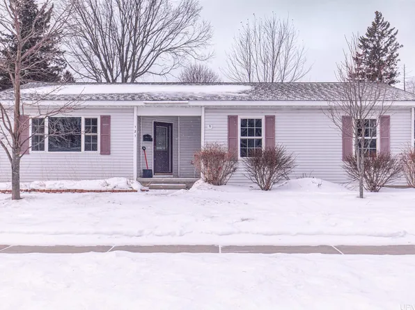 121 N 2nd St, Manistique, MI 49854