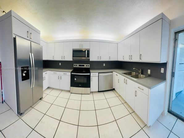 2051 NE 25th Ave UNIT 1