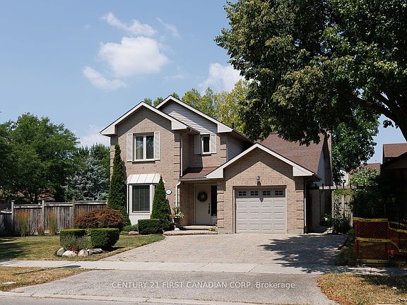 3rd image of 255 Deveron Cres