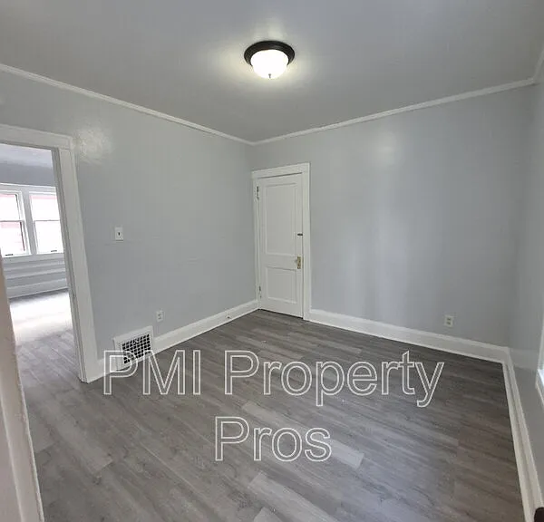 2517 W Hadley St — Photo 15