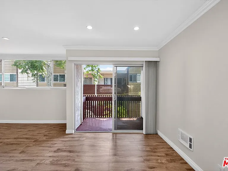 5900 Canterbury Dr #B217 — Photo 2