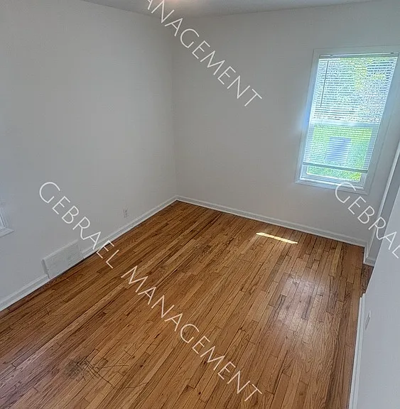 17690 Hoover — Photo 5