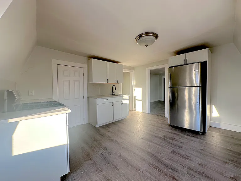 275 Grand St #3 — Photo 6