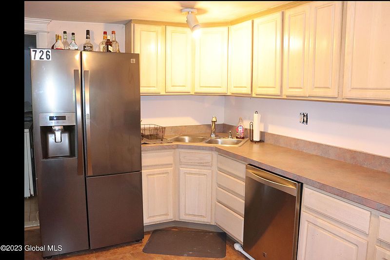 5th image of 315 Hudson Avenue