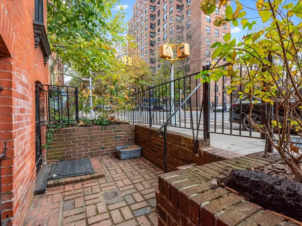 238 Lafayette Avenue image 20 of 21