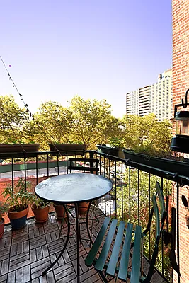 Sold by Realty Collective | media 9